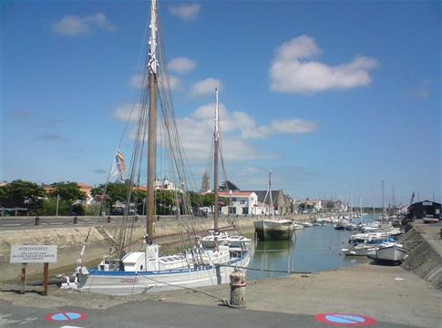 Noirmoutier, le vieux port, à 150m de l'hôtel Les Douves