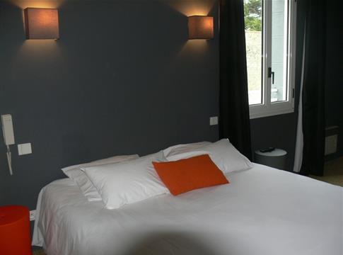 Chambre Double Lit 160 avec baignoire Hôtel l'île Ô Château à Noirmoutier en Vendée