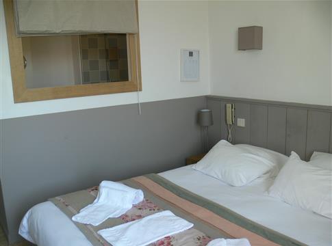 Chambre Double Lit 160 avec baignoire Hôtel l'île Ô Château à Noirmoutier en Vendée